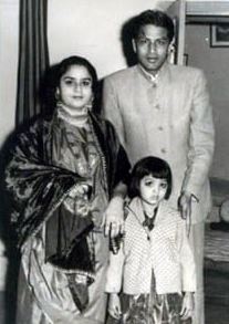 <br /></noscript>
shahrukh-khan-parents-siste” width=”207″ height=”293″ class=”alignnone size-full wp-image-321″ /></td>
</tr>
<tr class=