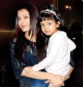 Aishwarya-rai-with-her-daughter-aaradhya.